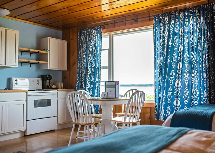 Friars Bay Inn & Cottages