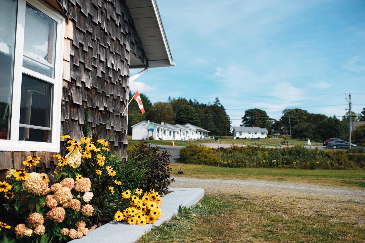 Friars Bay & Hotel